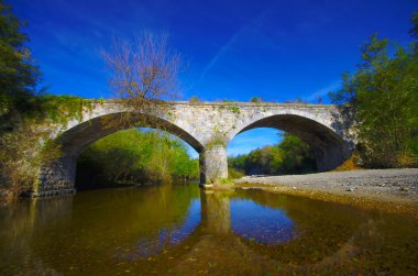 Eski taş işleniyor