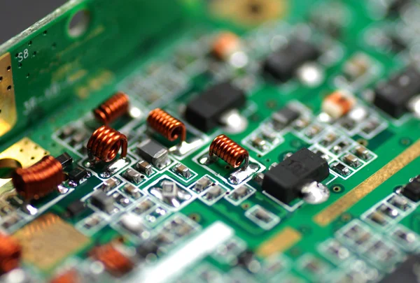 Elektronik komponentler ve cihazlar