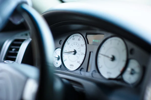 Vista del velocímetro en el coche — Foto de Stock