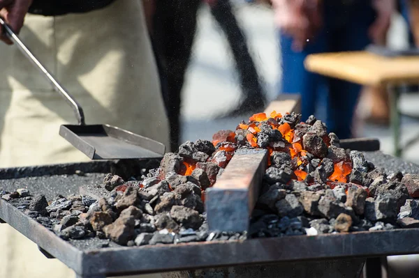 Kömürlerin yanma ile fırın — Stok fotoğraf