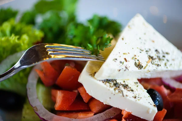 Färsk grekisk sallad — Stockfoto