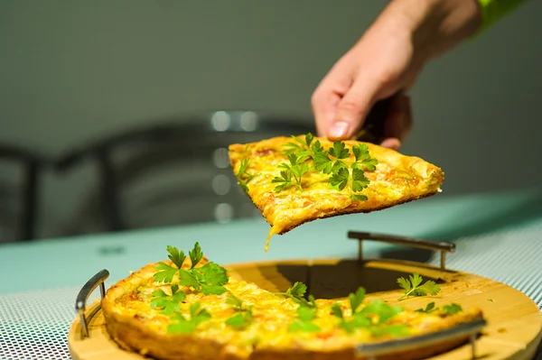 Čerstvě vařené Pizza — Stock fotografie