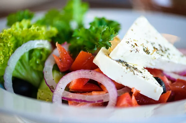 Färsk grekisk sallad — Stockfoto