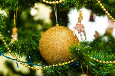 Noel ve yeni yıl oyuncaklar Noel ağacı üzerinde