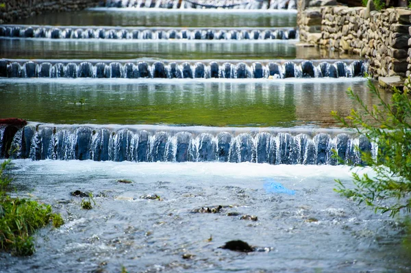 Lugna ljusa vattenfall — Stockfoto