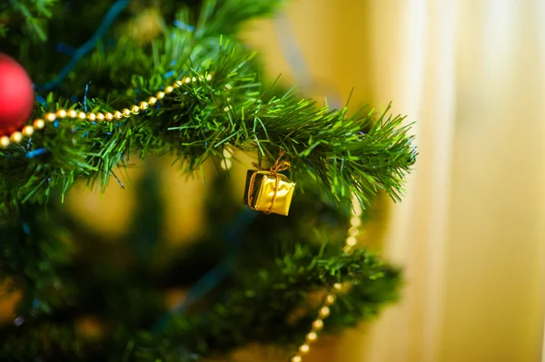 Christmas and New Year's toys on the Christmas tree — Stock Photo, Image