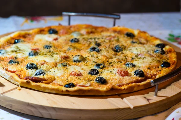 Tasty traditional Pizza — Stock Photo, Image