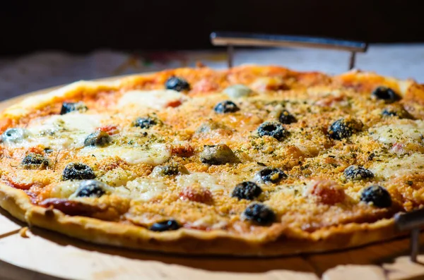 Tasty traditional Pizza — Stock Photo, Image