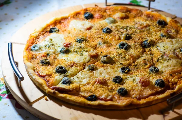 Tasty traditional Pizza — Stock Photo, Image