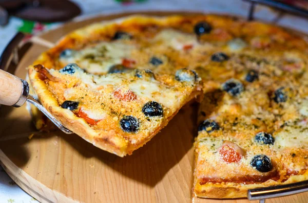 Tasty traditional Pizza — Stock Photo, Image