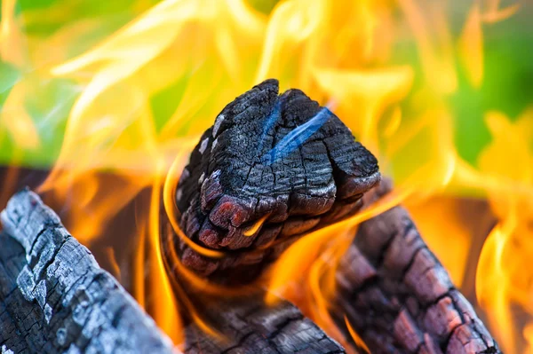 Flames and smoke from burning wood — Stock Photo, Image