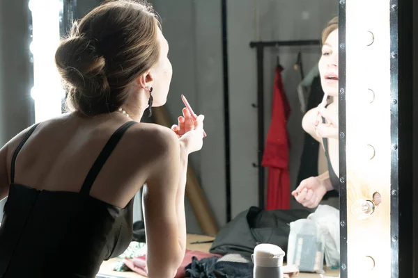 Young Beautiful Woman Puts Makeup Front Mirror Black Dress — Stock Photo, Image