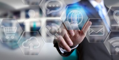 Modern dijital uygulamalar arabirimini kullanarak iş adamı