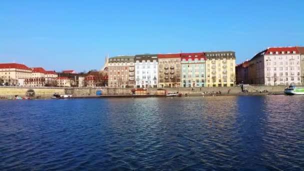 Vista da rua Praga durante o passeio de barco — Vídeo de Stock