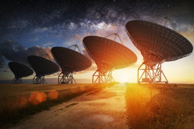 Uydu çanak görünümü geceleri