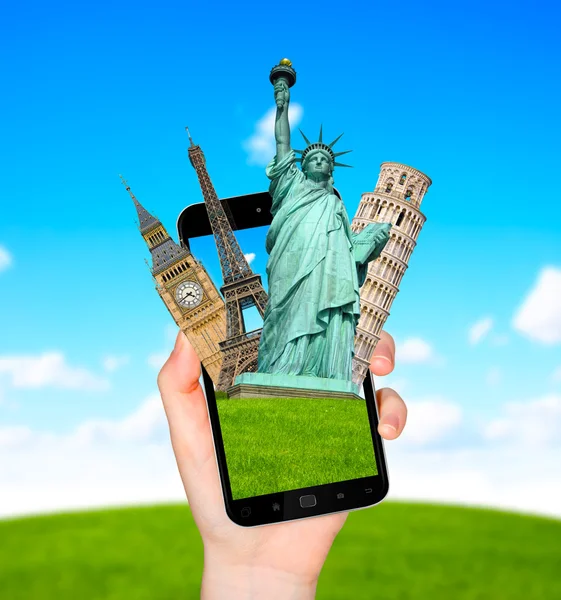 Beroemde monumenten van de wereld gaan uit van een mobiele telefoon — Stockfoto