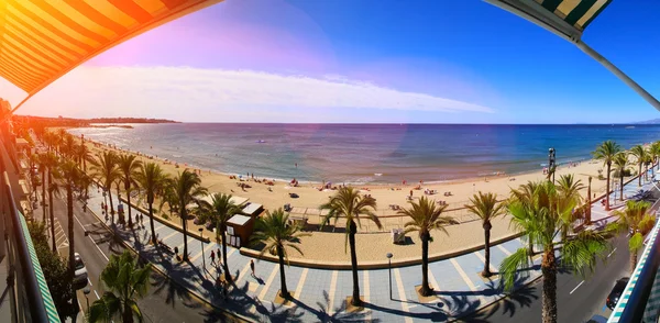 Nézd a Platja lejtő strandtól, Salou, Spanyolország — Stock Fotó