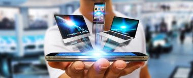 Teknik cihaz elinde tutan işadamı