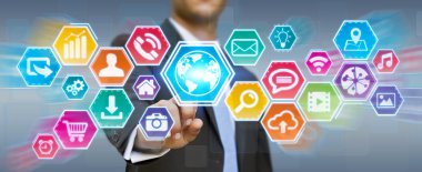 Dijital dokunmatik simgeleri ekran kullanarak iş adamı