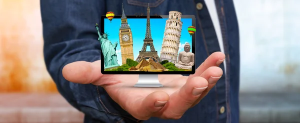 Man travelling the world with his computer — Stock Photo, Image