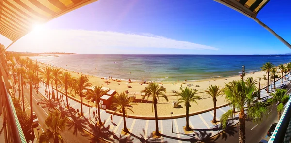 Nézd a Platja lejtő strandtól, Salou, Spanyolország — Stock Fotó