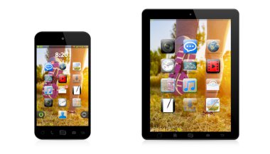 Modern dijital telefon ve beyaz zemin üzerine tablet