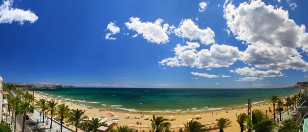 Pohled na pláž Platja Llarga v Salou Španělsko — Stock fotografie