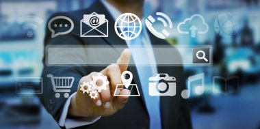 Dijital dokunsal web adres çubuğu ile internette sörf adam