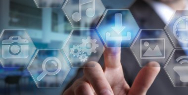 Modern dijital uygulamalar arabirimini kullanarak iş adamı