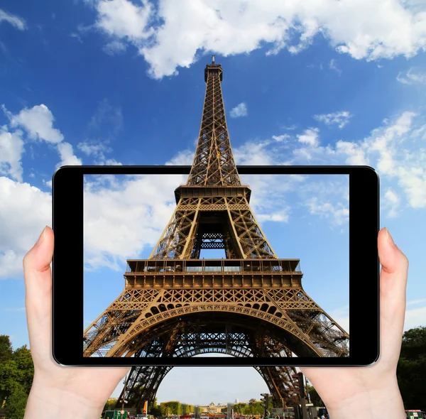 Torre Eiffel em Paris França tirada com um telemóvel — Fotografia de Stock