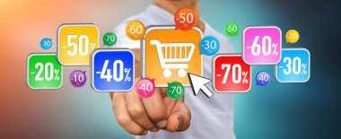 Genç adam satış döneminde alışveriş