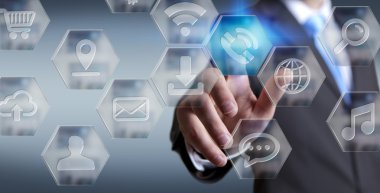 Modern dijital uygulamalar arabirimini kullanarak iş adamı