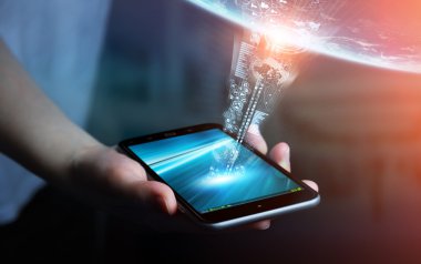 İş kadını cep telefonunu dünyaya bağlı.