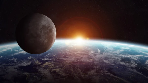 Вид на Місяць близько до планети Земля в космосі — стокове фото