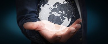 Onun finge ile dijital dokunsal dünya arabirimini kullanarak iş adamı