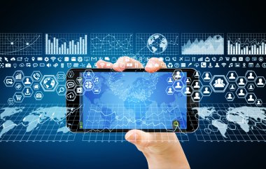 Dijital cep telefonu grafik arabirimini kullanarak iş kadını
