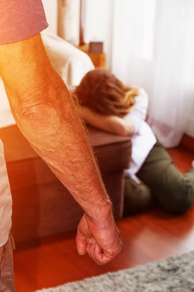 Violência doméstica em casa — Fotografia de Stock