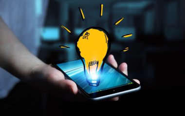 Elle çizilmiş ampul tutan işadamı