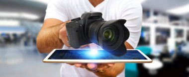Modern fotoğraf makinesi kullanan genç adam