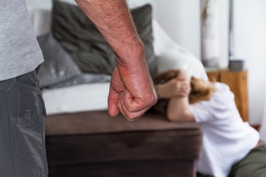 Evde aile içi şiddet