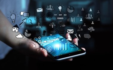 Elle çizilmiş web simgeler holding iş kadını