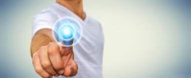 Modern dokunmatik ekran düğmesini dokunmadan işadamı