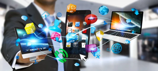Podnikatel drží tech zařízení a ikony aplikace — Stock fotografie