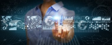 İşkadını dijital dokunmatik ekran grafikleri ile kullanma