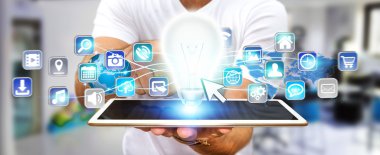 Ampul dijital simgelerle tutan işadamı