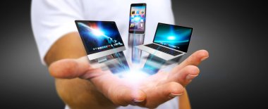 Teknik cihaz elinde tutan işadamı