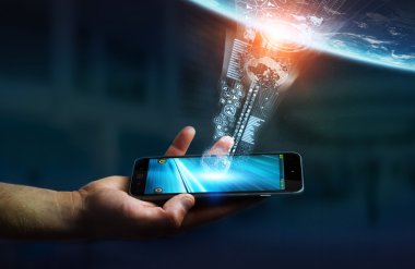 İşadamı cep telefonunu dünyaya bağlı.