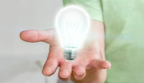 Affärsman som håller glänsande glödlampa i handen — Stockfoto