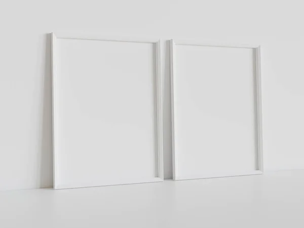 Δύο Λευκές Ορθογώνιες Κορνίζες Ακουμπισμένες Στο Λευκό Δάπεδο Εσωτερικό Διάκοσμο — Φωτογραφία Αρχείου