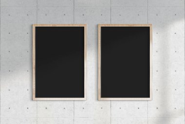 Güneşli beton levhalarda asılı iki ahşap reklam panosu. 3 boyutlu güneş ışığıyla yıkanmış çerçevelerin şablonu